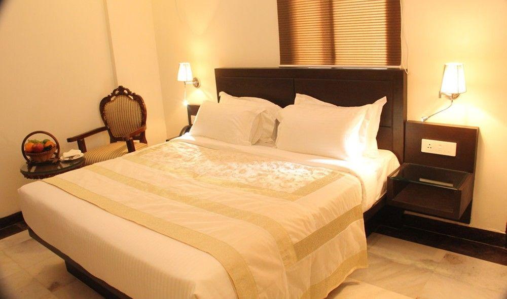 Oyo Flagship Hotel Rudra Palace Agra  Esterno foto